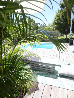 Lush Spacious Family Home between Beach & Town